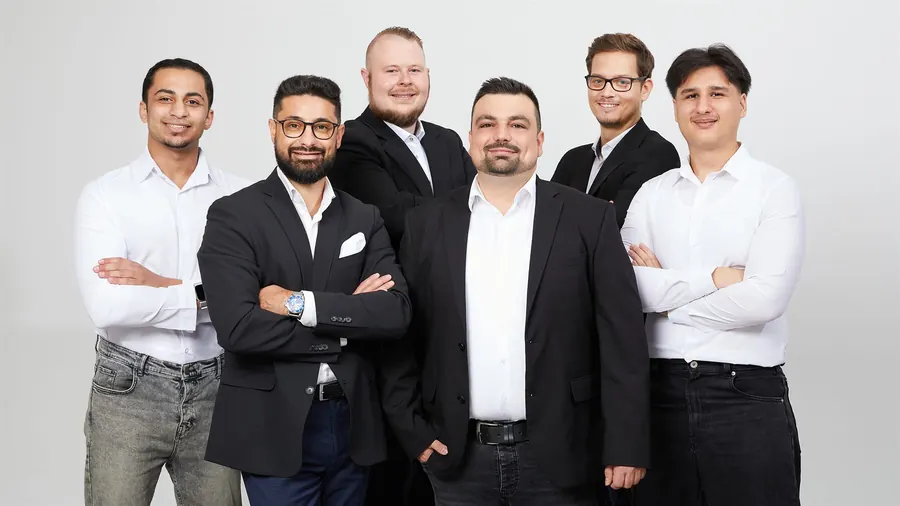 Das Team von Layer-X Systemlösungen in Hamburg